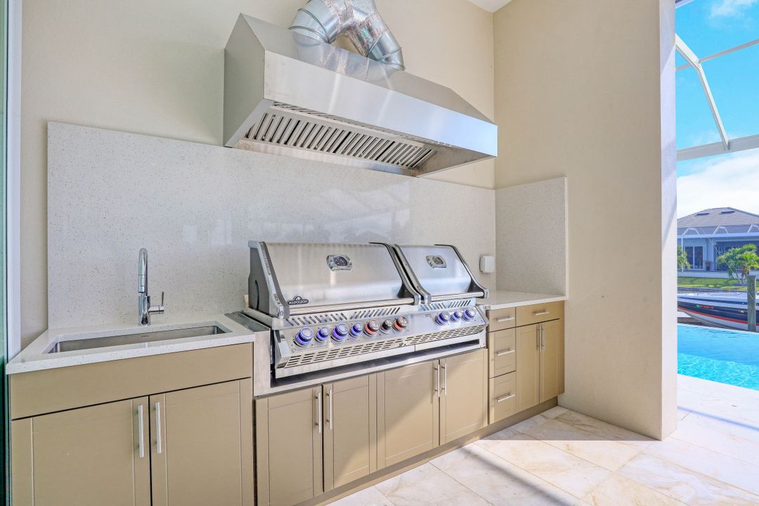 5232 Seminole Ct, Cape Coral, FL 33904