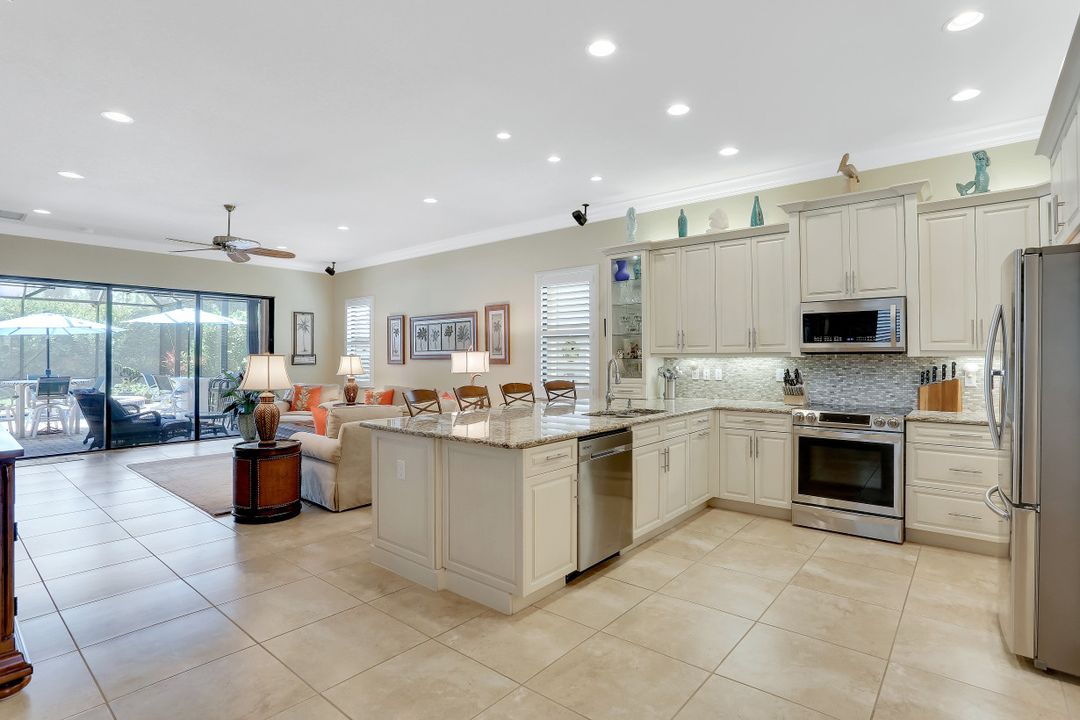 3578 Beaufort Ct, Naples, FL 34119