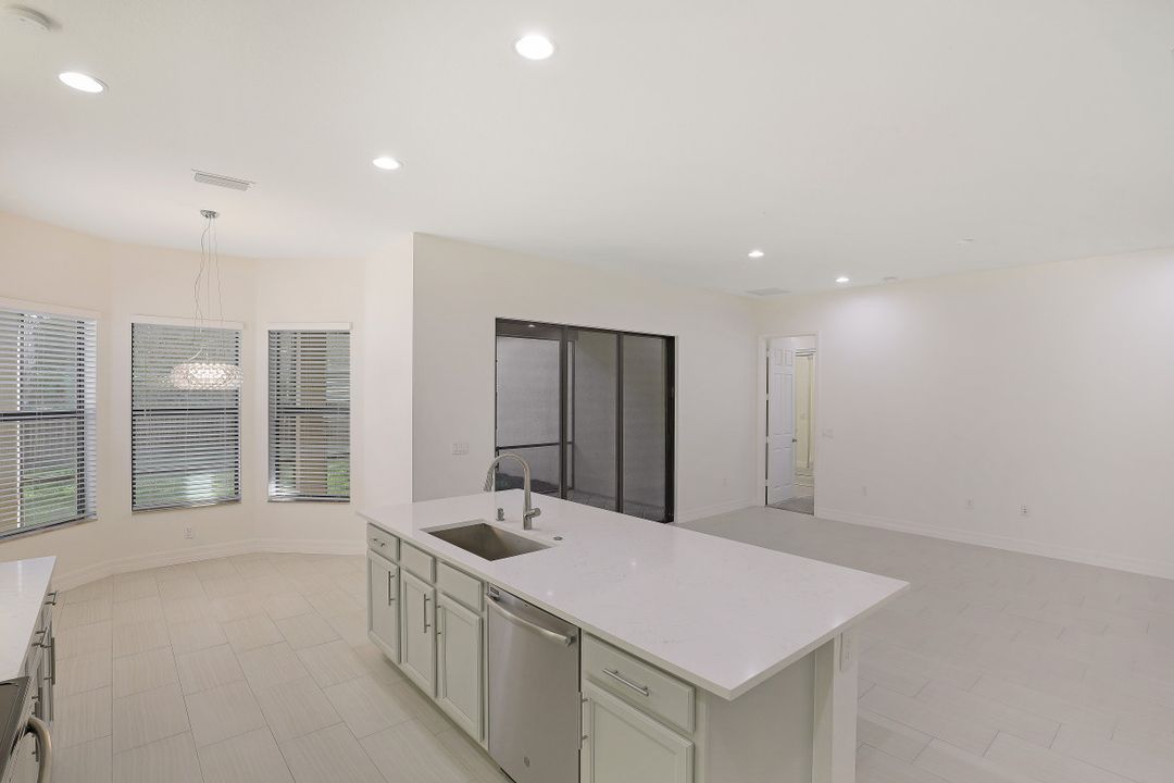 3171 Pacific Dr, Naples, FL 34119