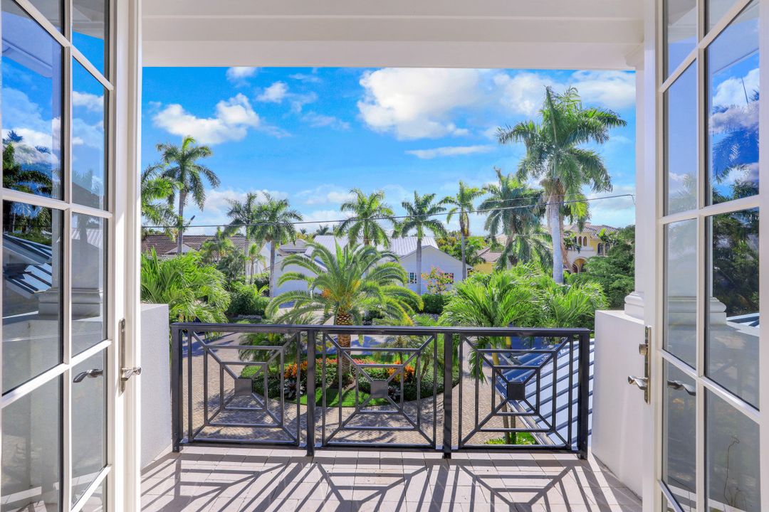 631 17th Ave S, Naples, FL 34102
