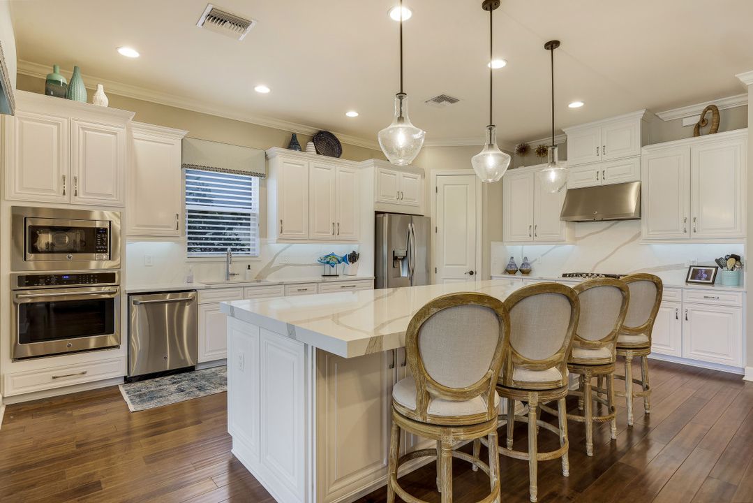 8848 Savona Ct, Naples, FL 34119