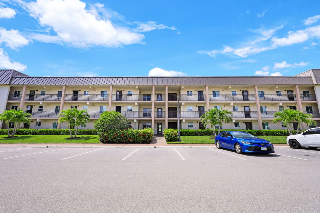 1010 Manatee Rd #B201, Naples, FL 34114