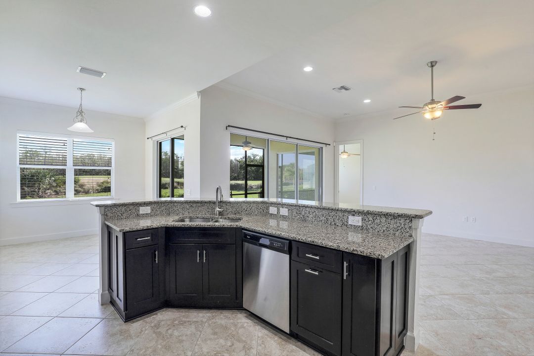 9106 Limestone Ln, Naples, FL 34120