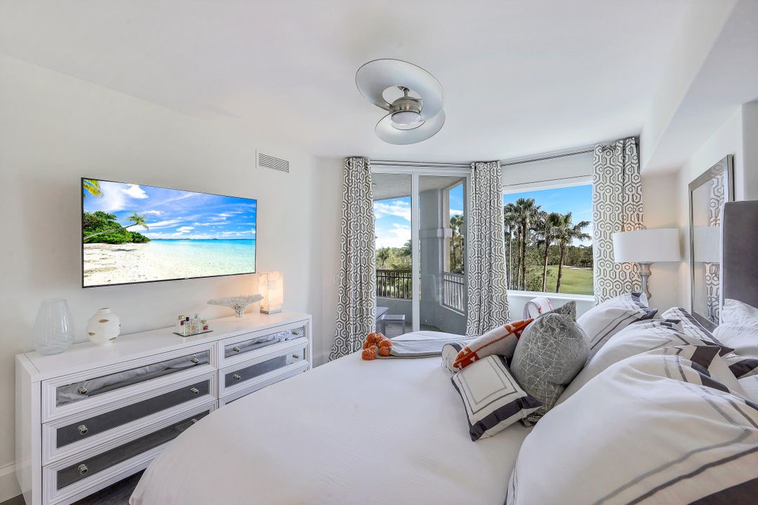 2748 Tiburon Blvd E #304, Naples, FL 34109