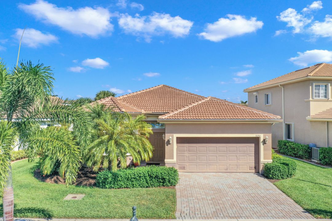 9290 Paseo De Valencia St, Fort Myers, FL 33908