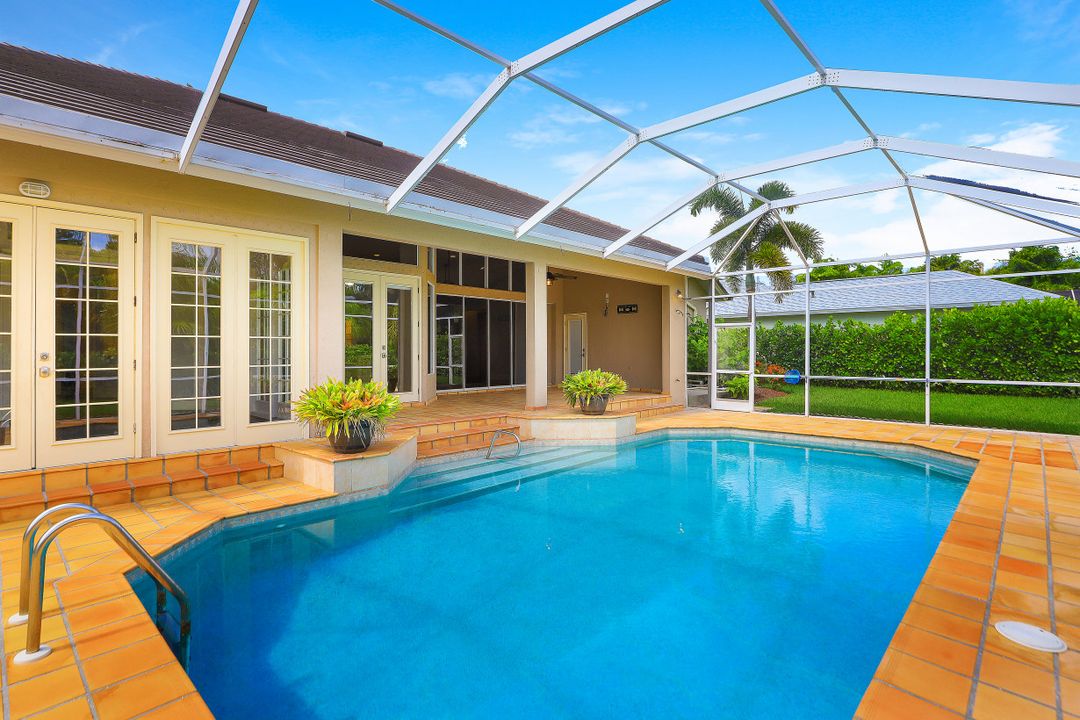 1905 Fairfax Cir, Naples, FL 34109