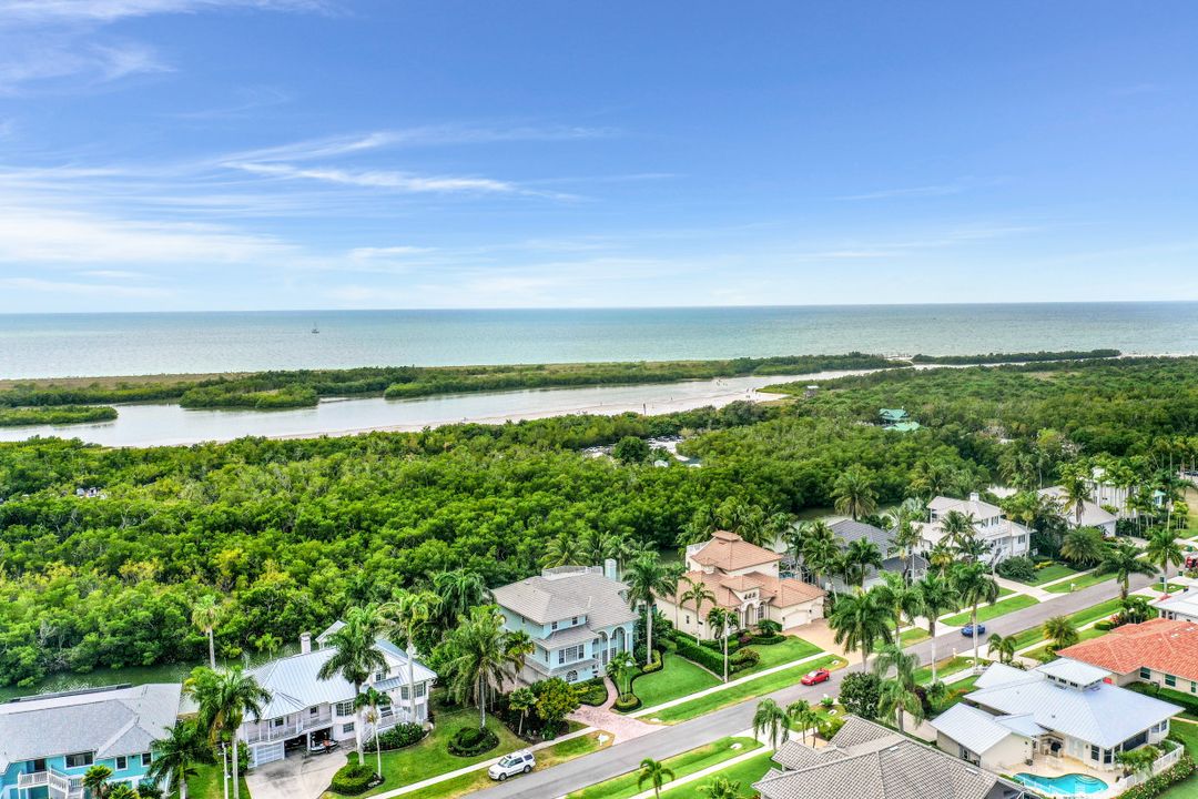 450 Spinnaker Dr, Marco Island, FL 34145