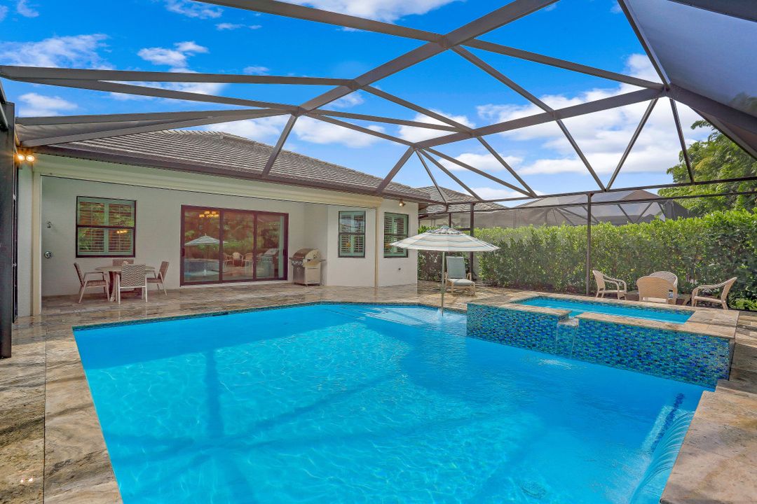 10030 Florence Cir, Naples, FL 34119