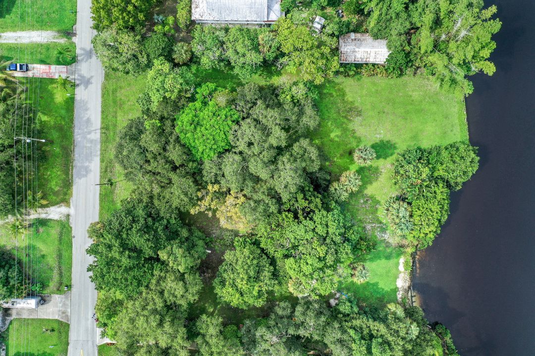 3367 E Riverside Dr, Fort Myers, FL 33916