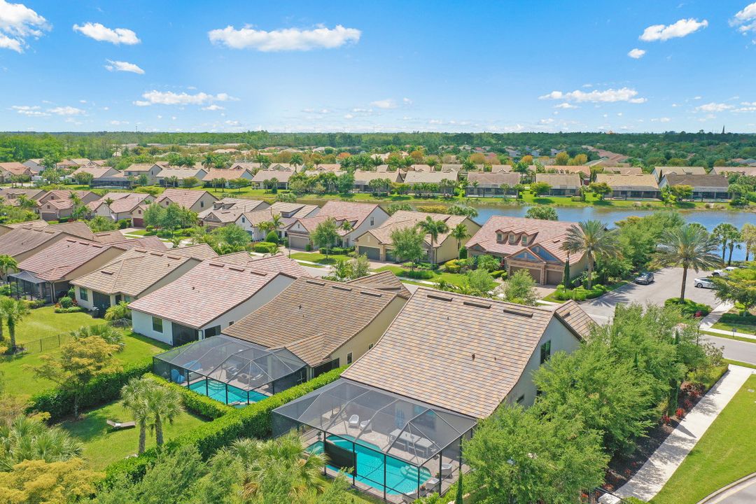 16083 Camden Lakes Cir, Naples, FL 34110