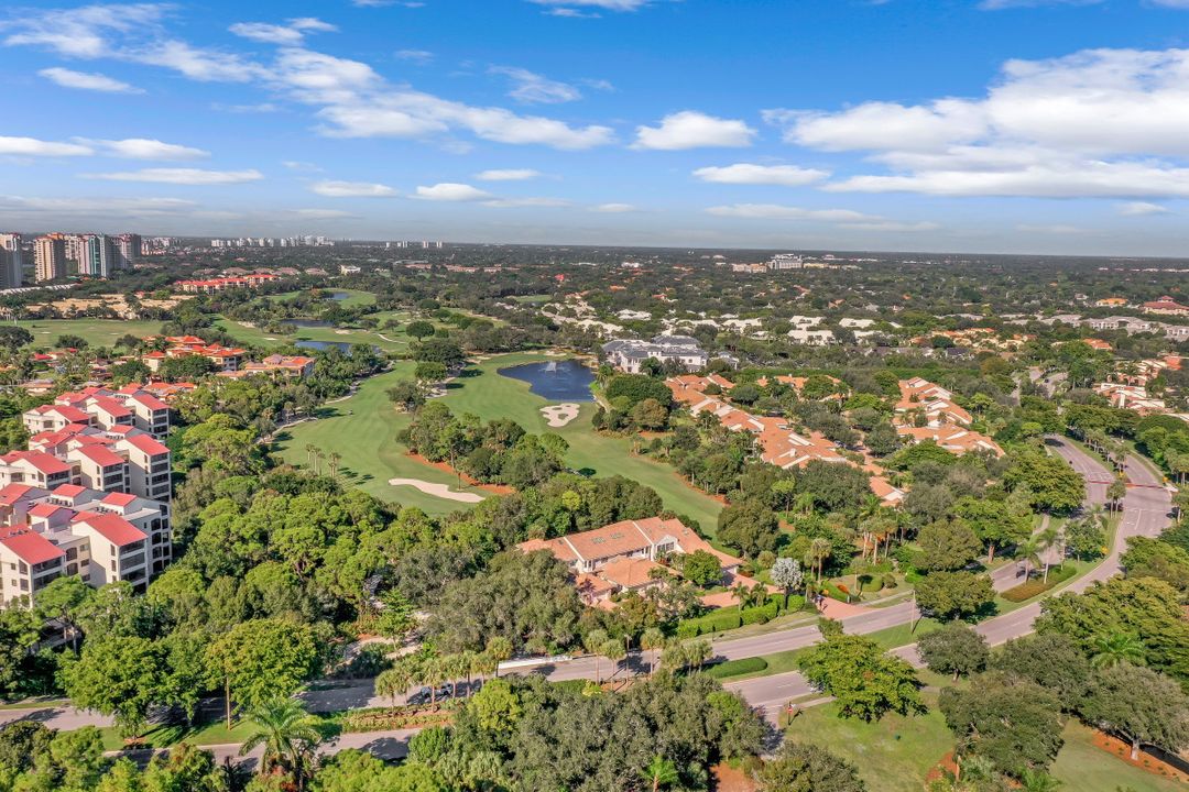 581 Gulf Park Dr, Naples, FL 34108