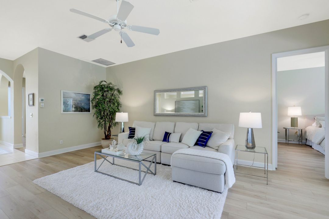 6082 Highwood Park Ct, Naples, FL 34110