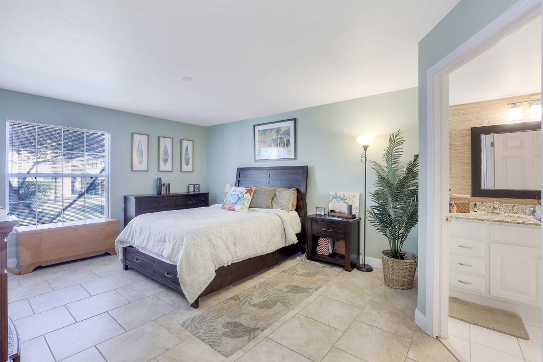 9589 Crescent Garden Dr #101, Naples, FL 34109