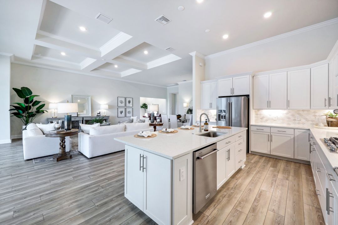 9528 Curlew Dr, Naples, FL 34120