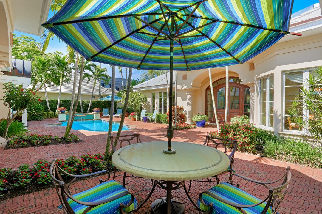 185 Cheshire Way, Naples, FL 34110