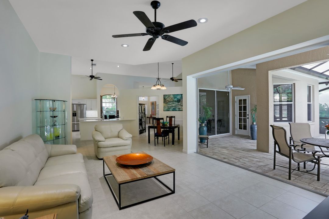 6615 Chestnut Cir, Naples, FL 34109