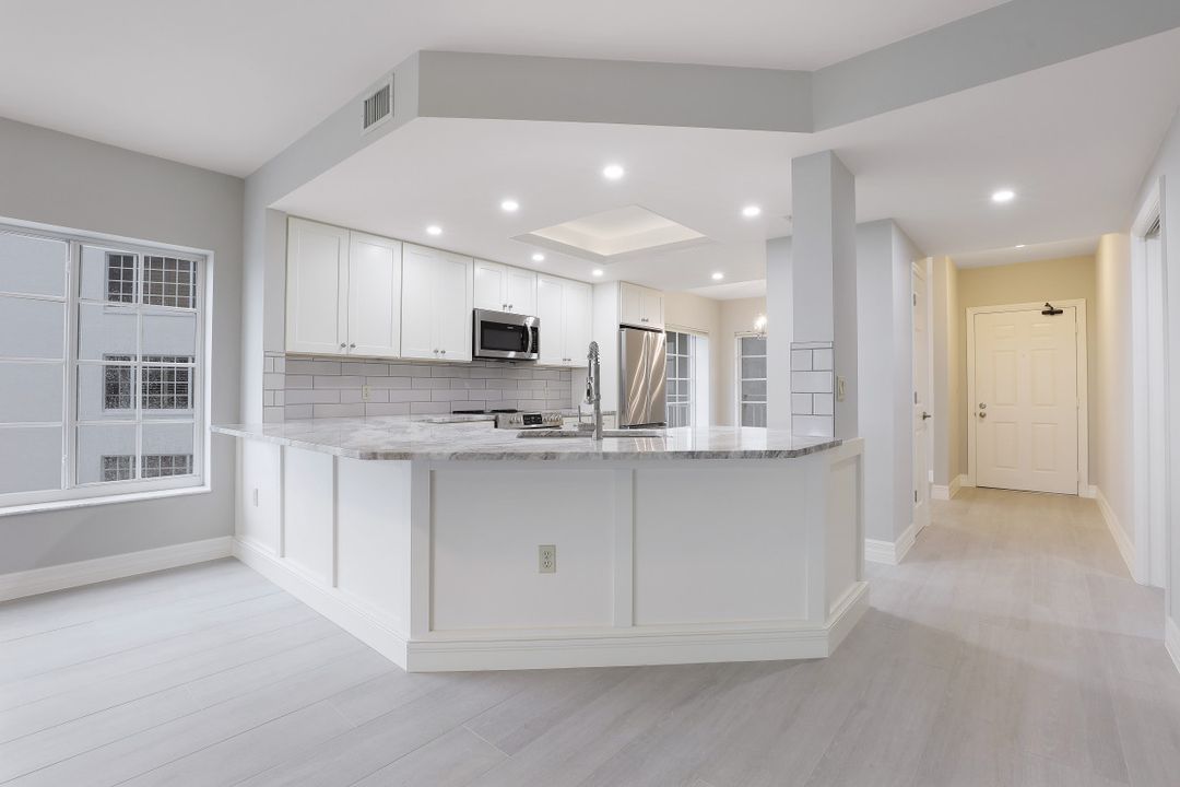 13105 Vanderbilt Dr #505, Naples, FL 34110