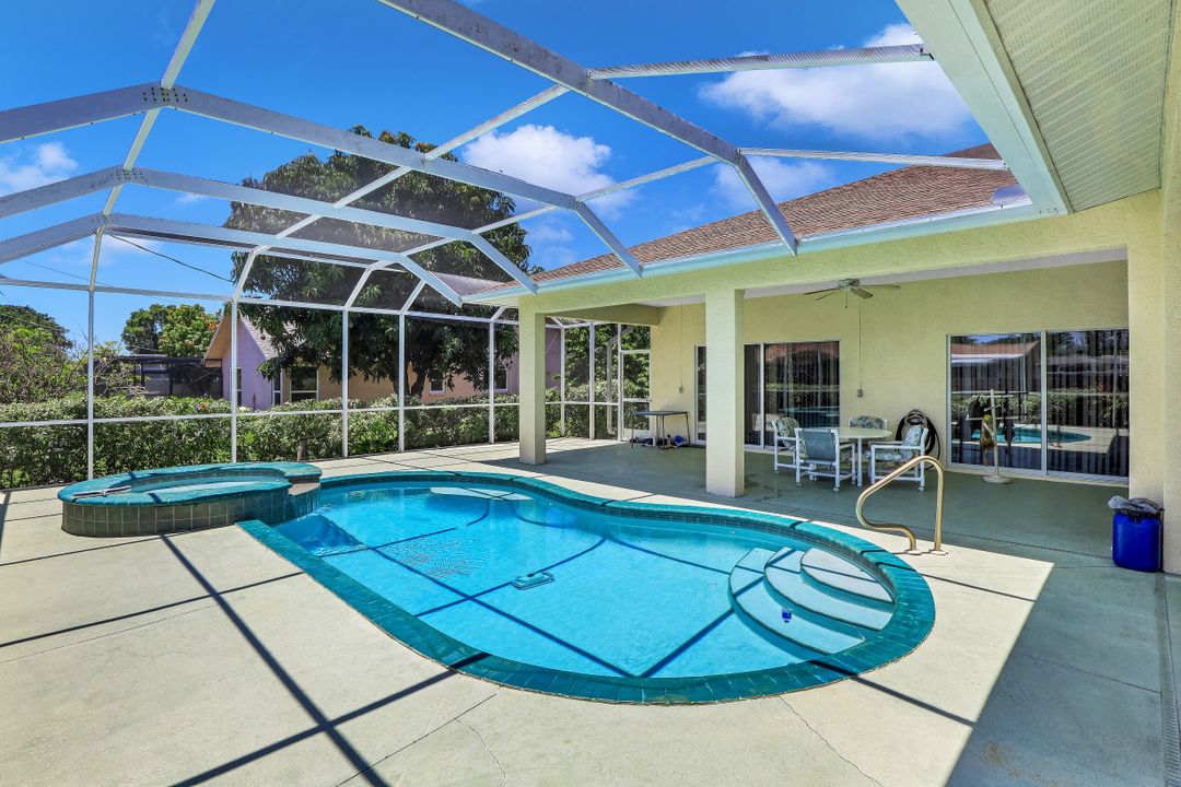 6705 Overlook Dr, Fort Myers, FL 33919