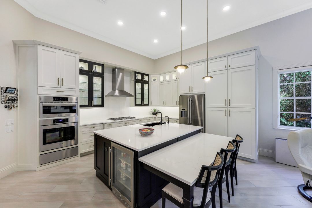 963 Barcarmil Way, Naples, FL 34110