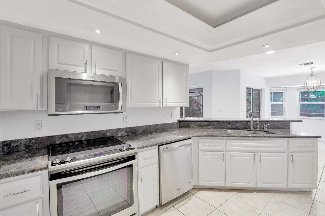 1010 Moon Lake Dr, Naples, FL 34104