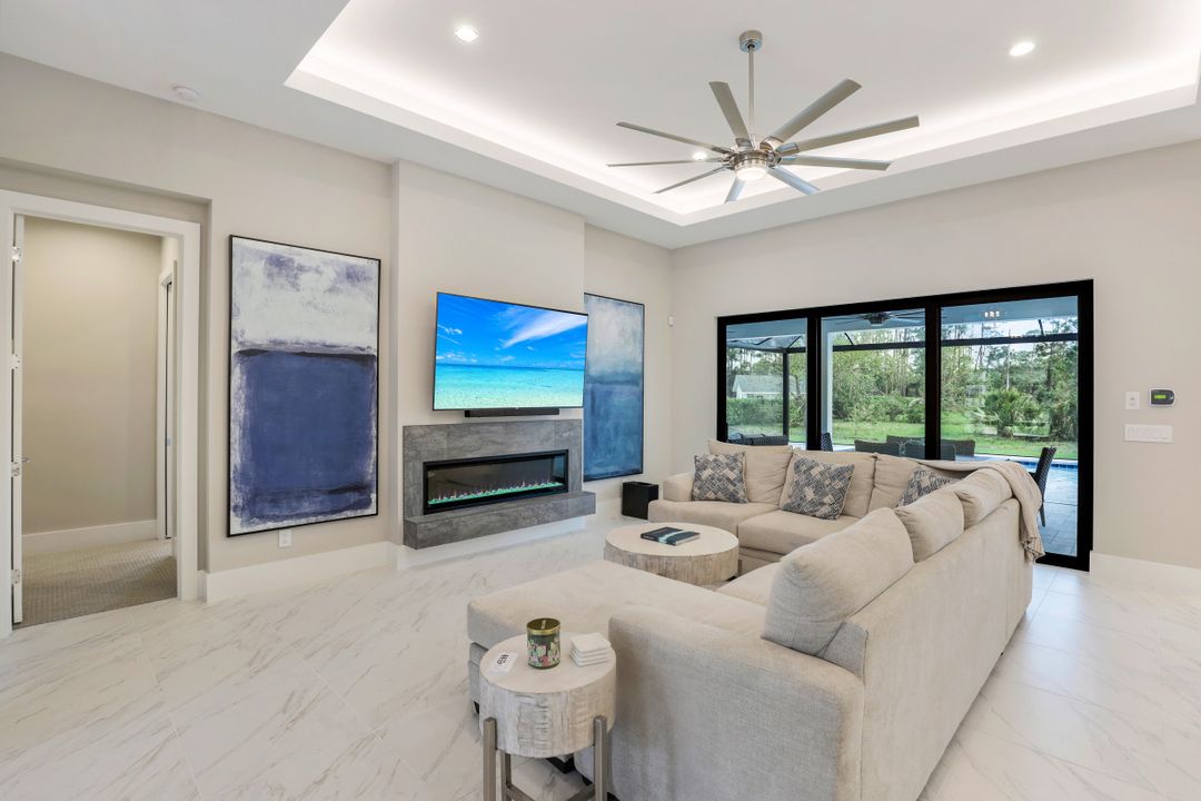 2088 Oakes Blvd, Naples, FL 34119