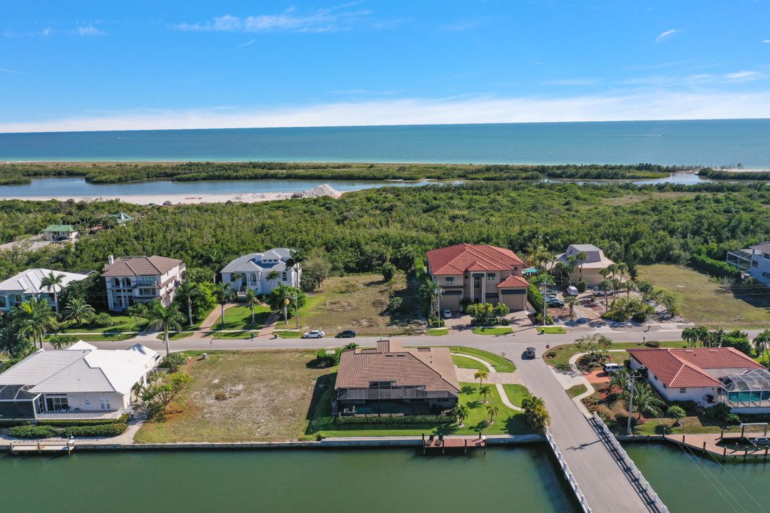 535 Spinnaker Dr, Marco Island, FL 34145