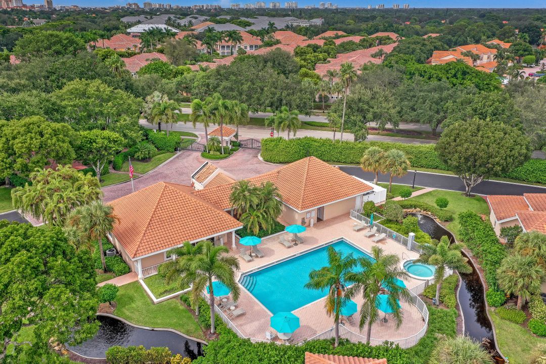 8453 Abbington Cir #821, Naples, FL 34108