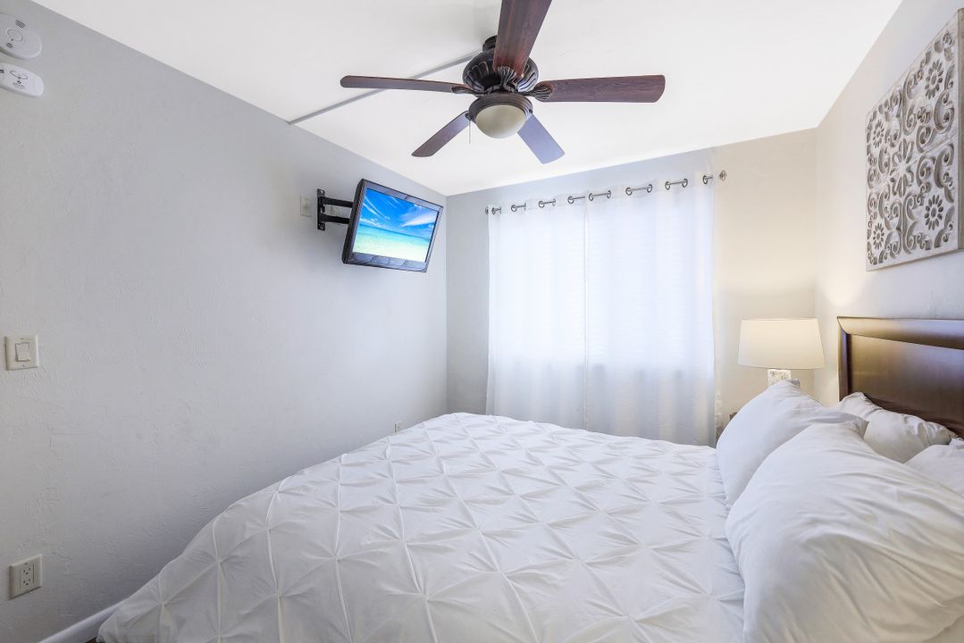 260 Southbay Dr #104, Naples, FL 34108