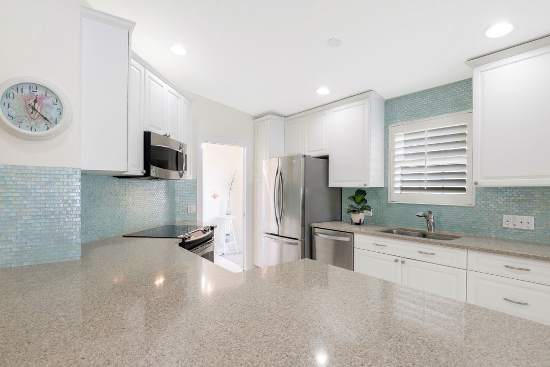 3868 Yakobi Ln, Naples, FL 34119