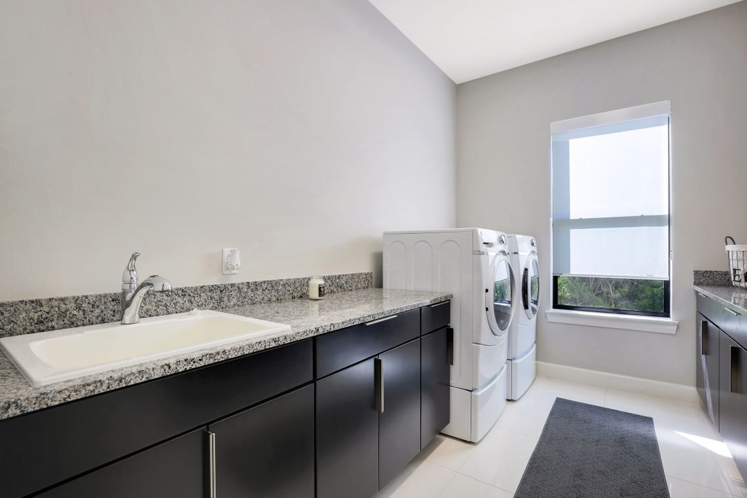 9018 Sorreno Ct, Naples, FL 34119