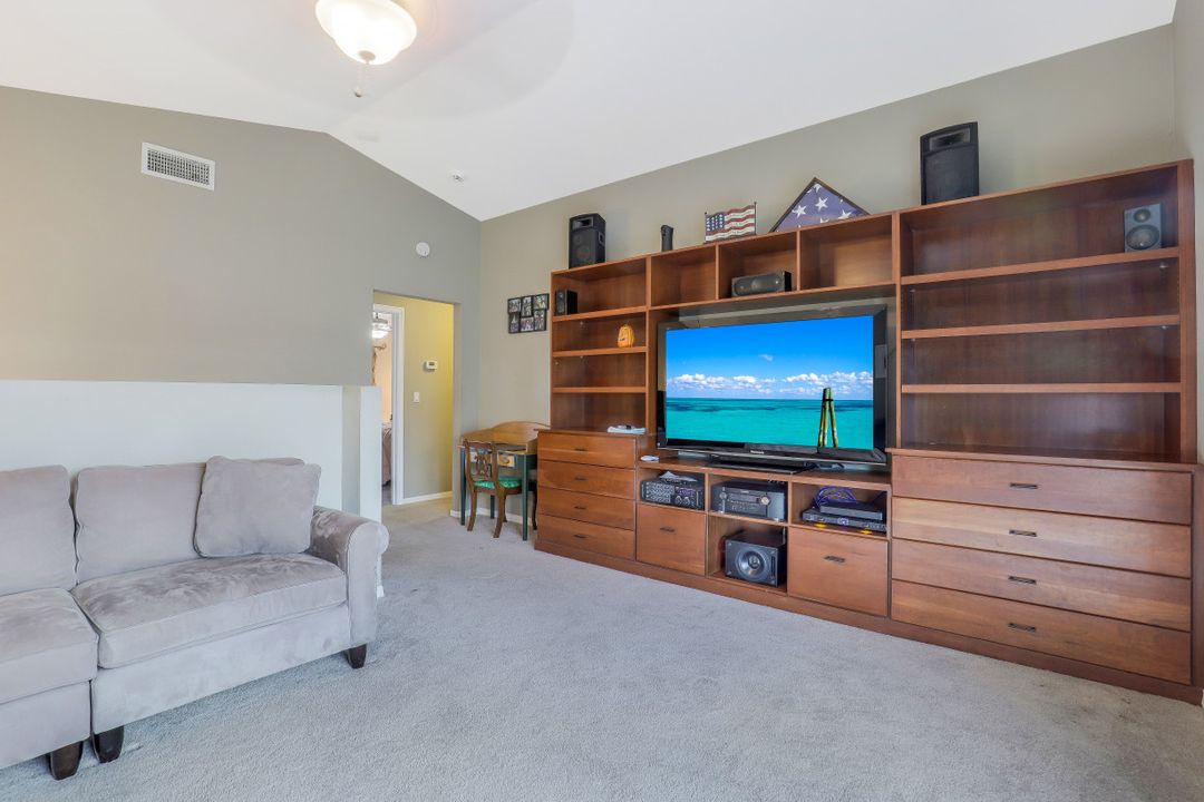 423 SW 39th St, Cape Coral, FL 33914