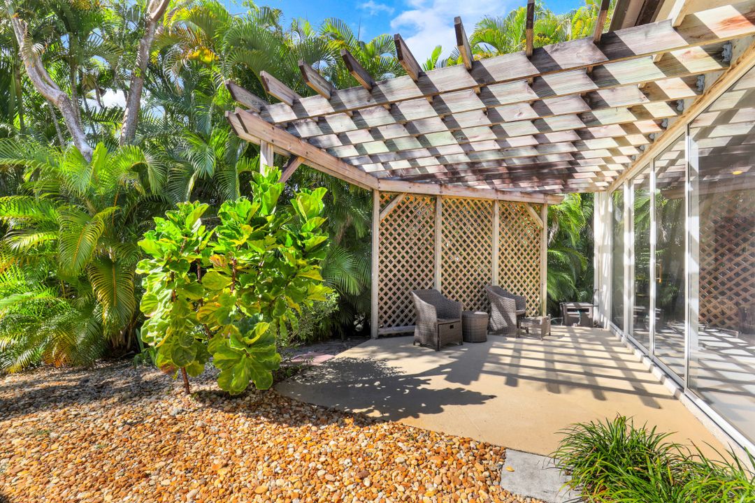 2229 Goshawk Ct, Naples, FL 34105