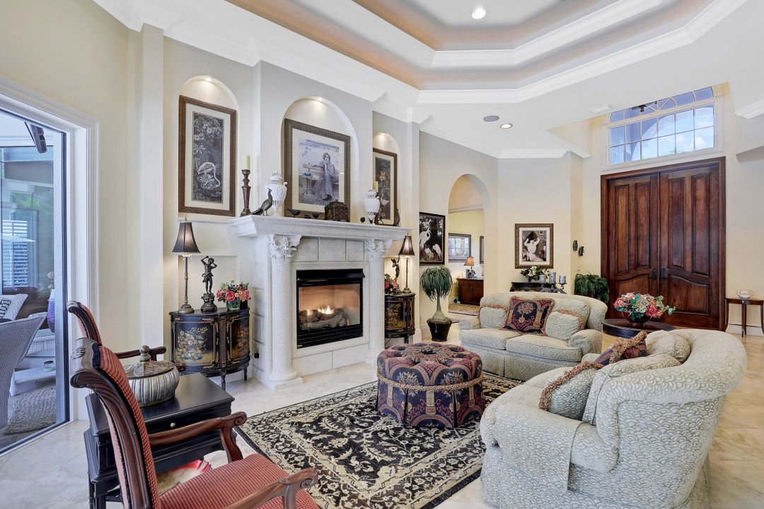 660 Riviera Dr, Naples, FL 34103