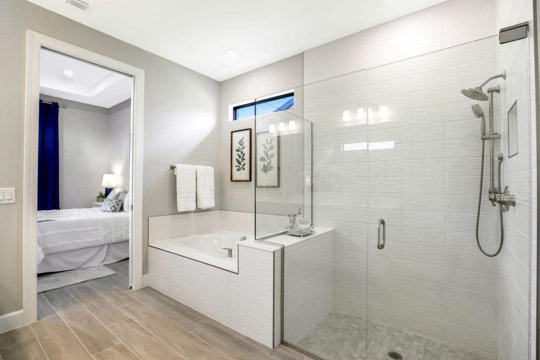 9765 Everglades Dr, Naples, FL 34120