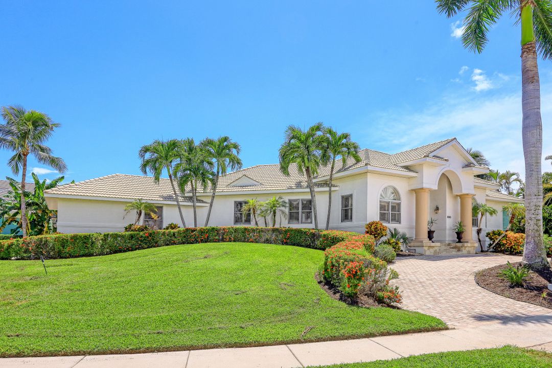 690 Pelican Ct, Marco Island, FL 34145