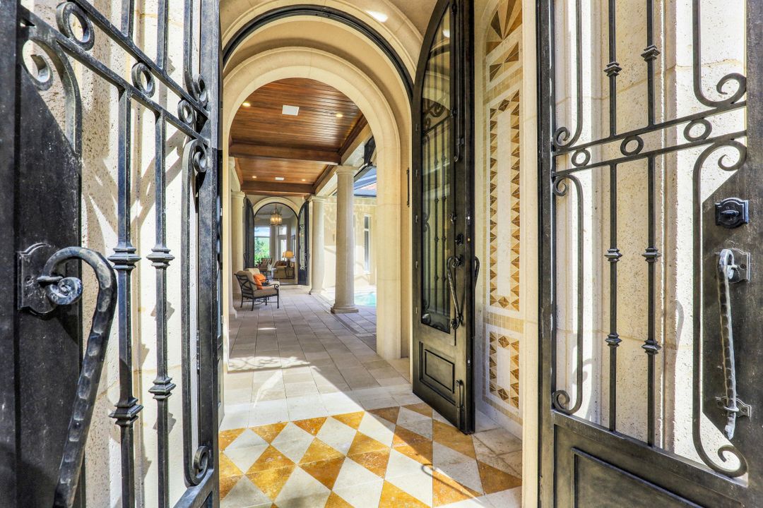 1564 Gormican Ln, Naples, FL 34110