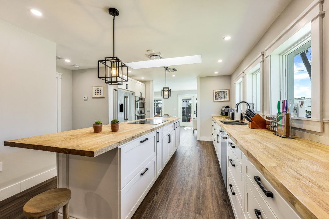 3722 10th St N, Naples, FL 34103