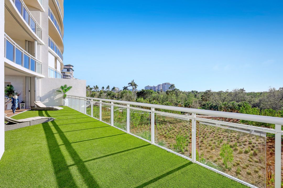 13915 Old Coast Rd #305, Naples, FL 34110