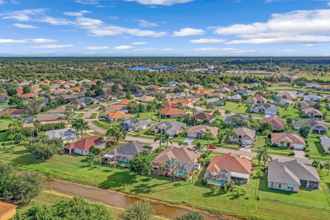 4552 Varsity Cir, Lehigh Acres, FL 33971