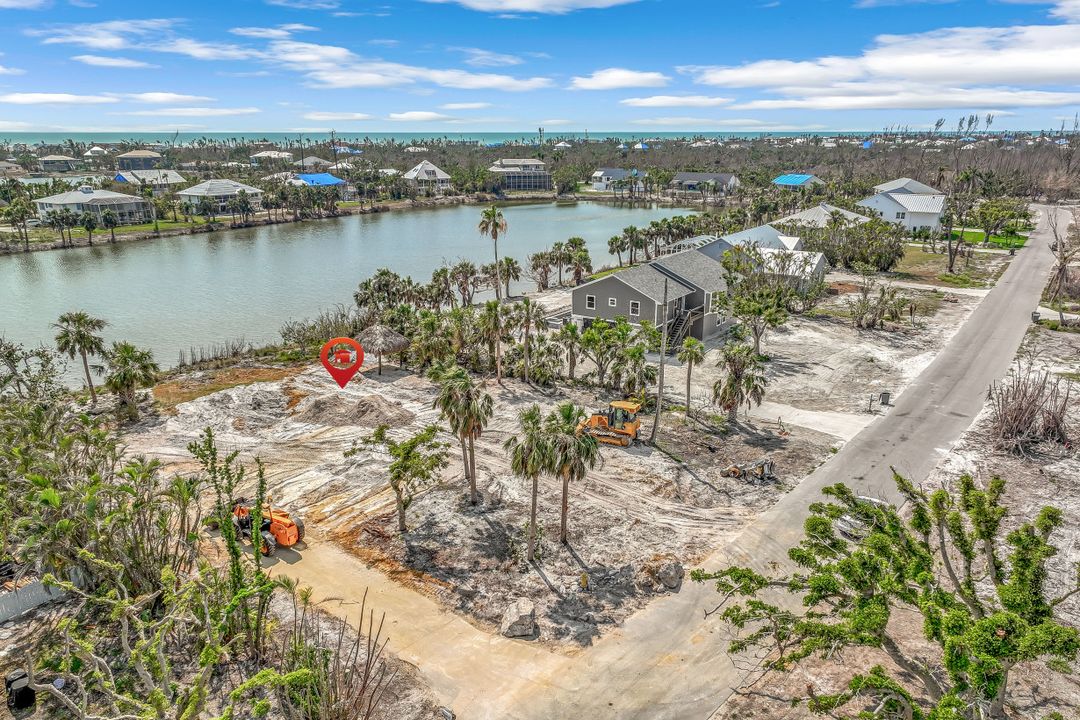 565 Lake Murex Cir, Sanibel, FL 33957