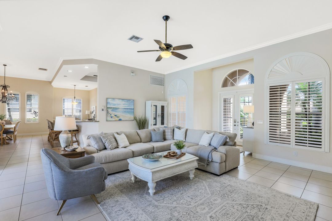 919 Tivoli Ct, Naples, FL 34104