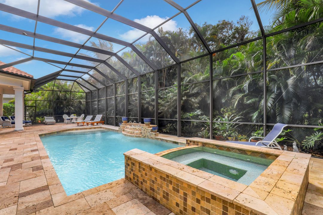 660 Riviera Dr, Naples, FL 34103