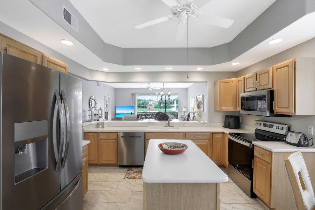 8204 Saratoga Dr #302, Naples, FL 34113