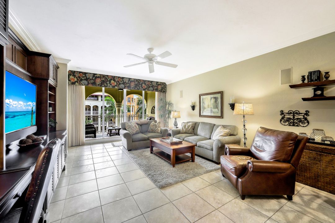 410 Bayfront Pl, Naples, FL 34102