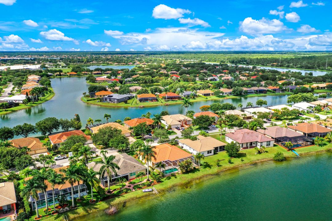 995 Chesapeake Bay Ct, Naples, FL 34120