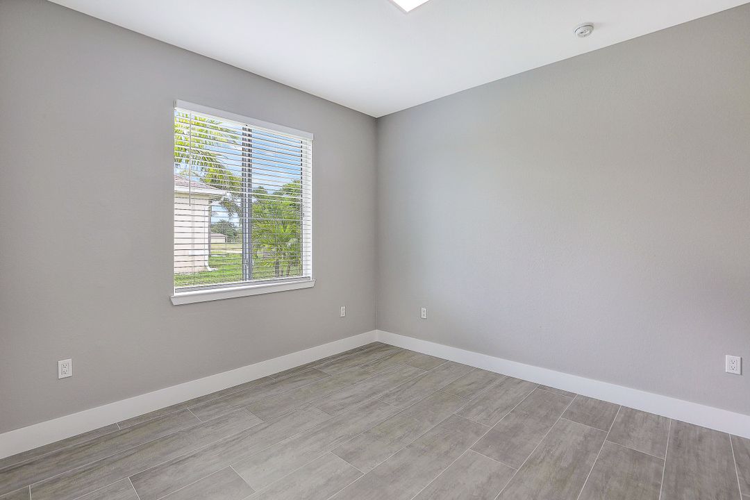 1425 SW 24th St, Cape Coral, FL 33991