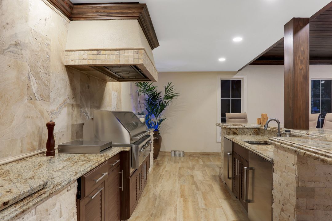 172 Seabreeze Ave, Naples, FL 34108