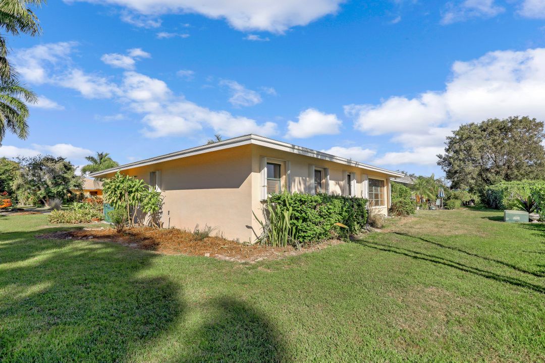 19 Crooked Ln, Naples, FL 34112