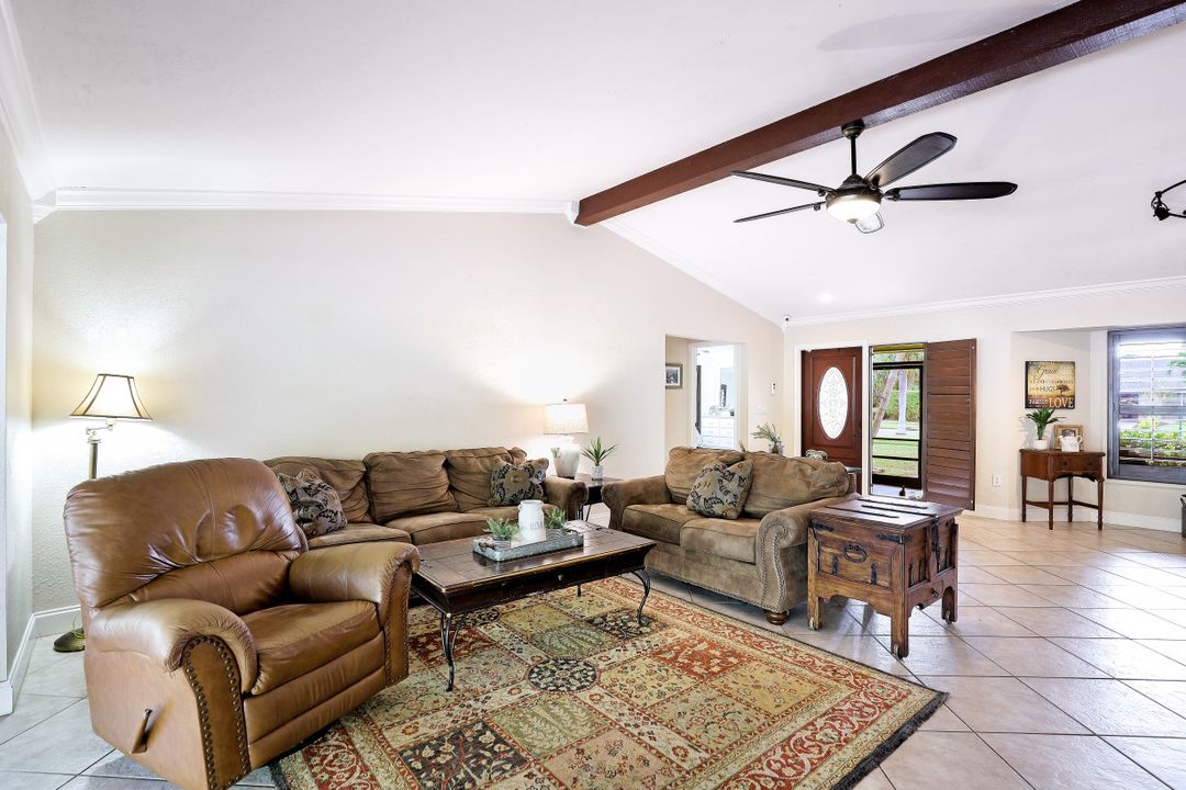 2479 Pinewoods Cir, Naples, FL 34105