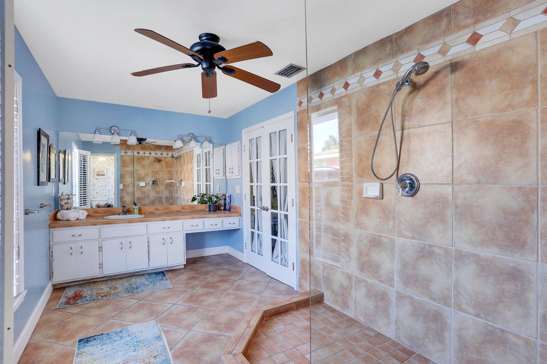 698 99th Ave N, Naples, FL 34108